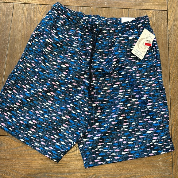 Swim Trunks Jos A Banks size Medium NWT - Picture 1 of 3